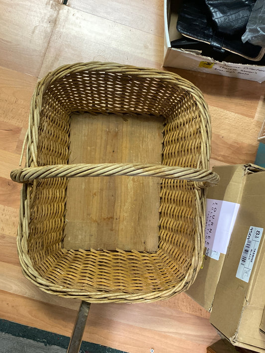 (1817) large woven basket