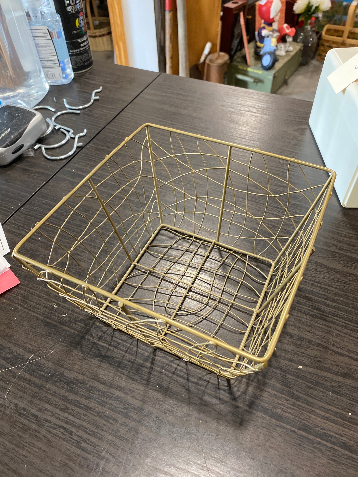 (1202) golden wire basket