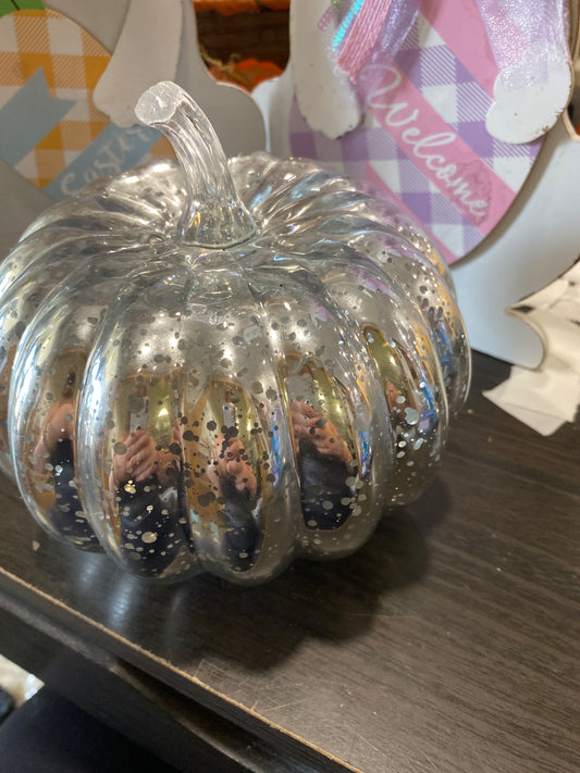 (1778) silver pumpkin decor