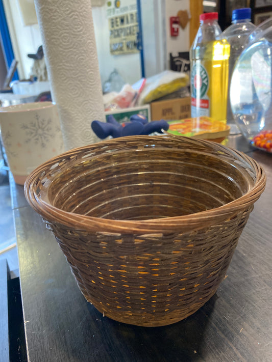 (1936)small plastic lined basket