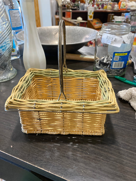 (1829) mini wicker basket