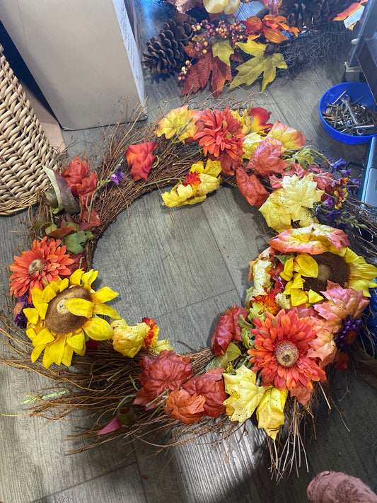 (1644) booth #282 bright fall wreath