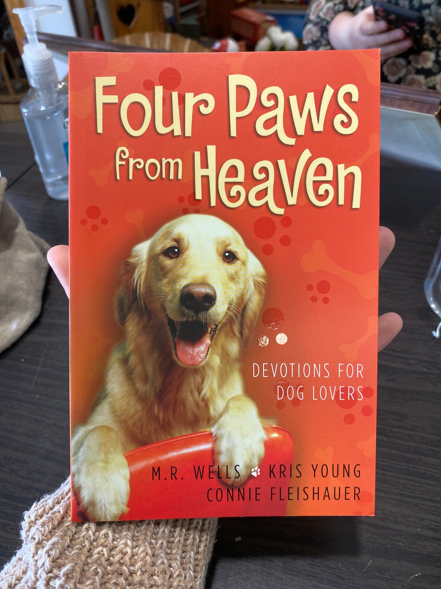 (1232) Four Paws From Heaven