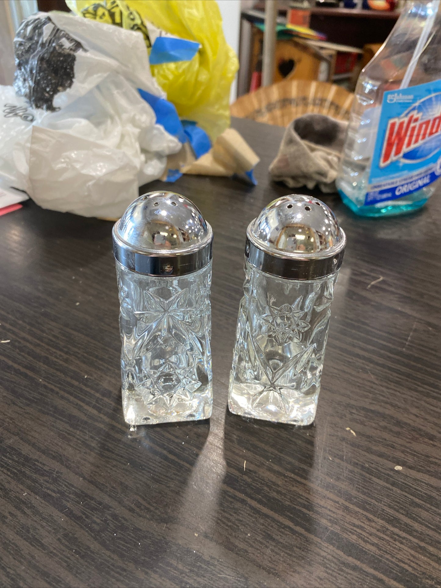 (1319) clear glass salt and pepper shakers