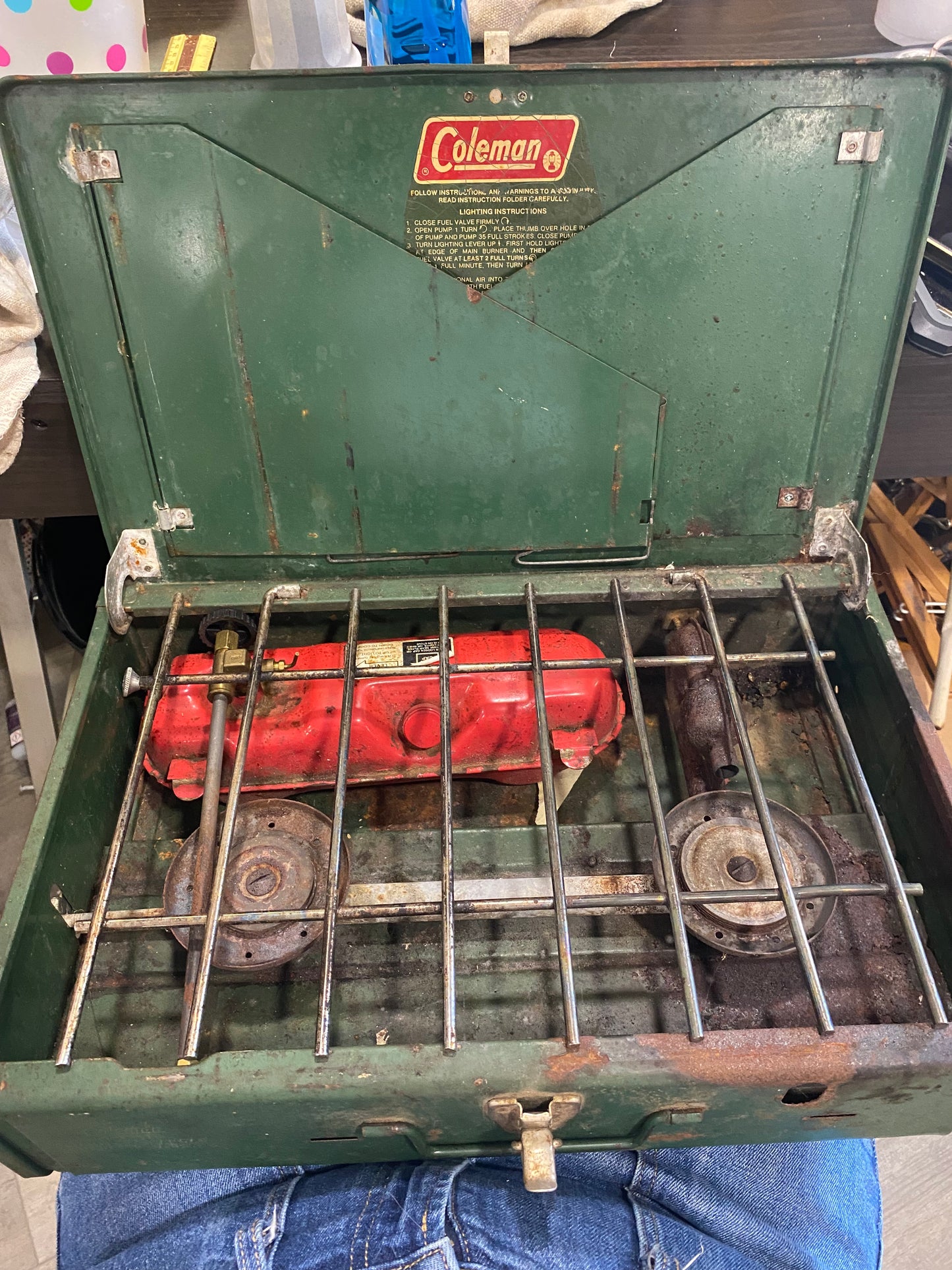 (1388) vintage Coleman stove