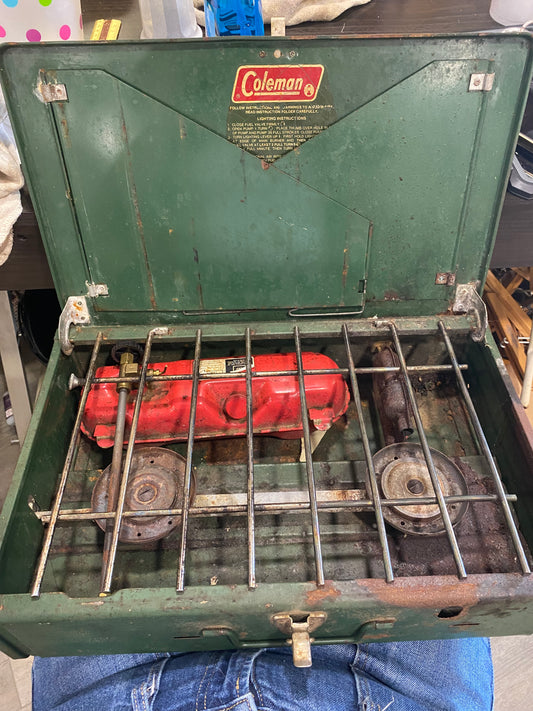 (1388) vintage Coleman stove