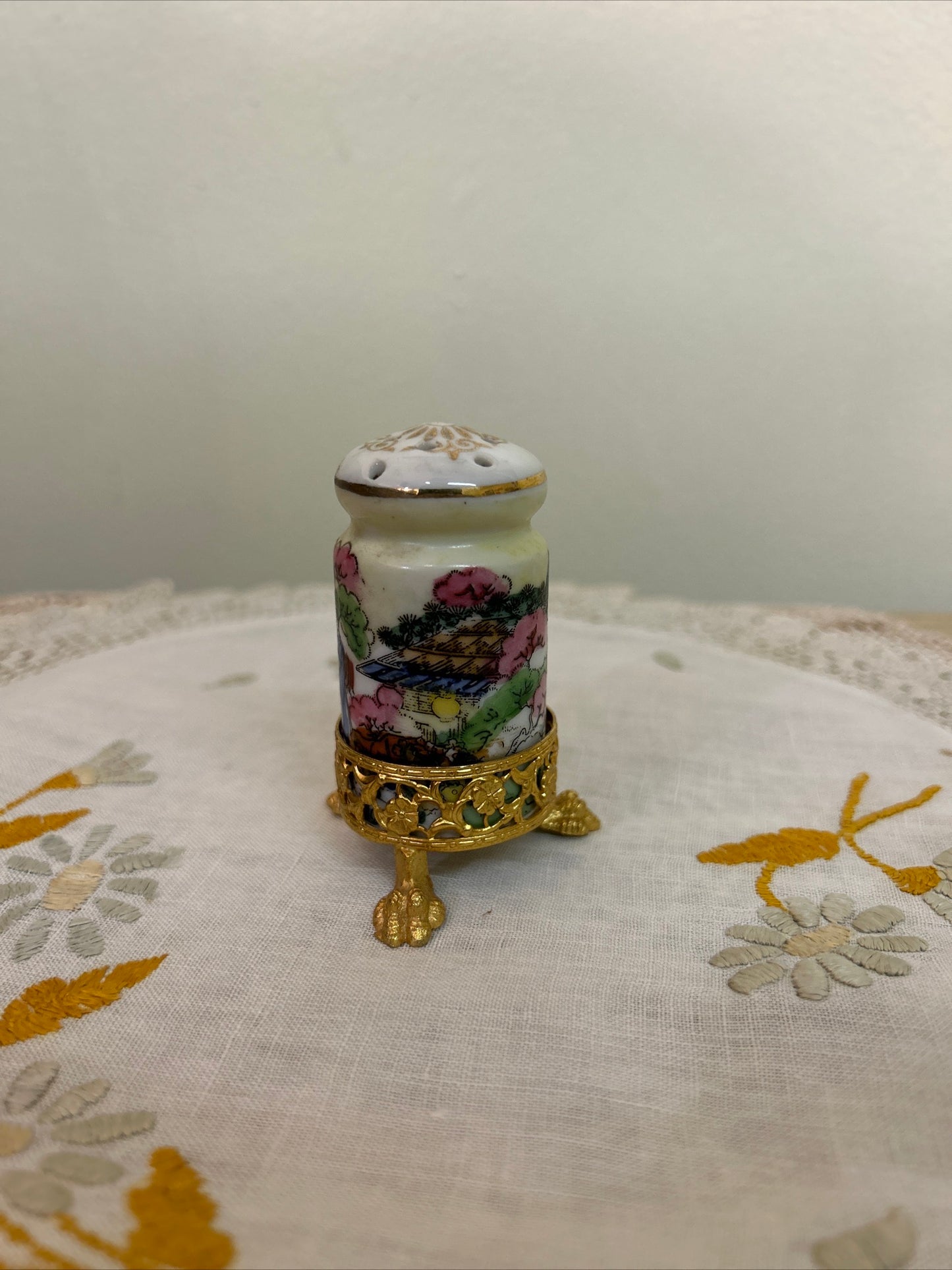 Vintage Hand Painted Salt/Pepper Shaker w/stand -Japan (210)