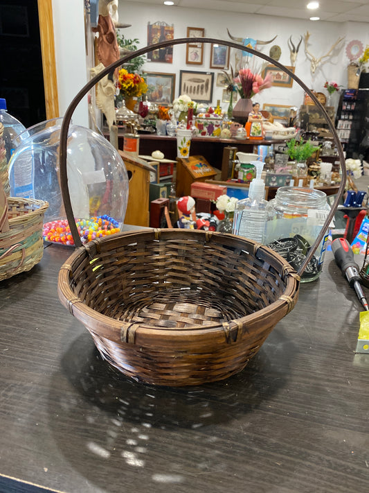 (1924) dark brown basket