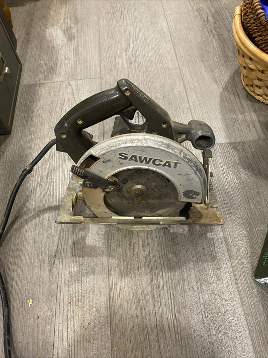 (1611) Black And Decker Circular Saw Booth #282