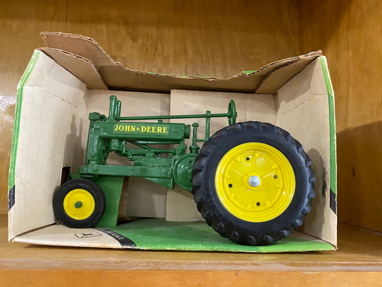 John Deere 1934 model A tractor (332)