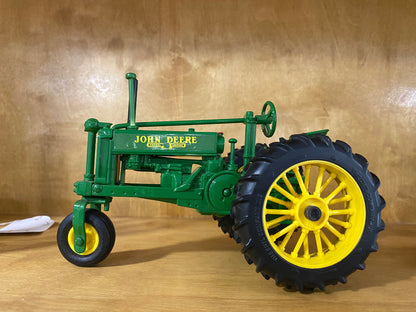 John Deere model Tractor (334)