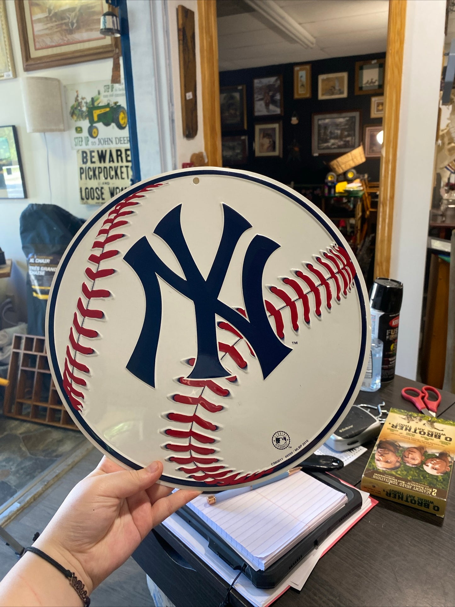 (995) Yankees metal tin decor