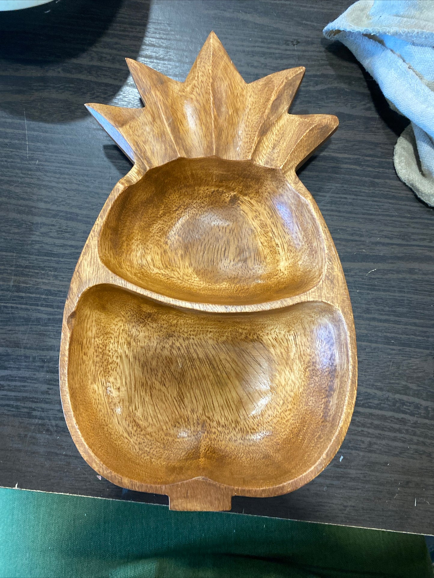 (1012) wooden pineapple serving dish