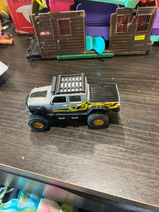 (1457) jeep gladiator collectible toy