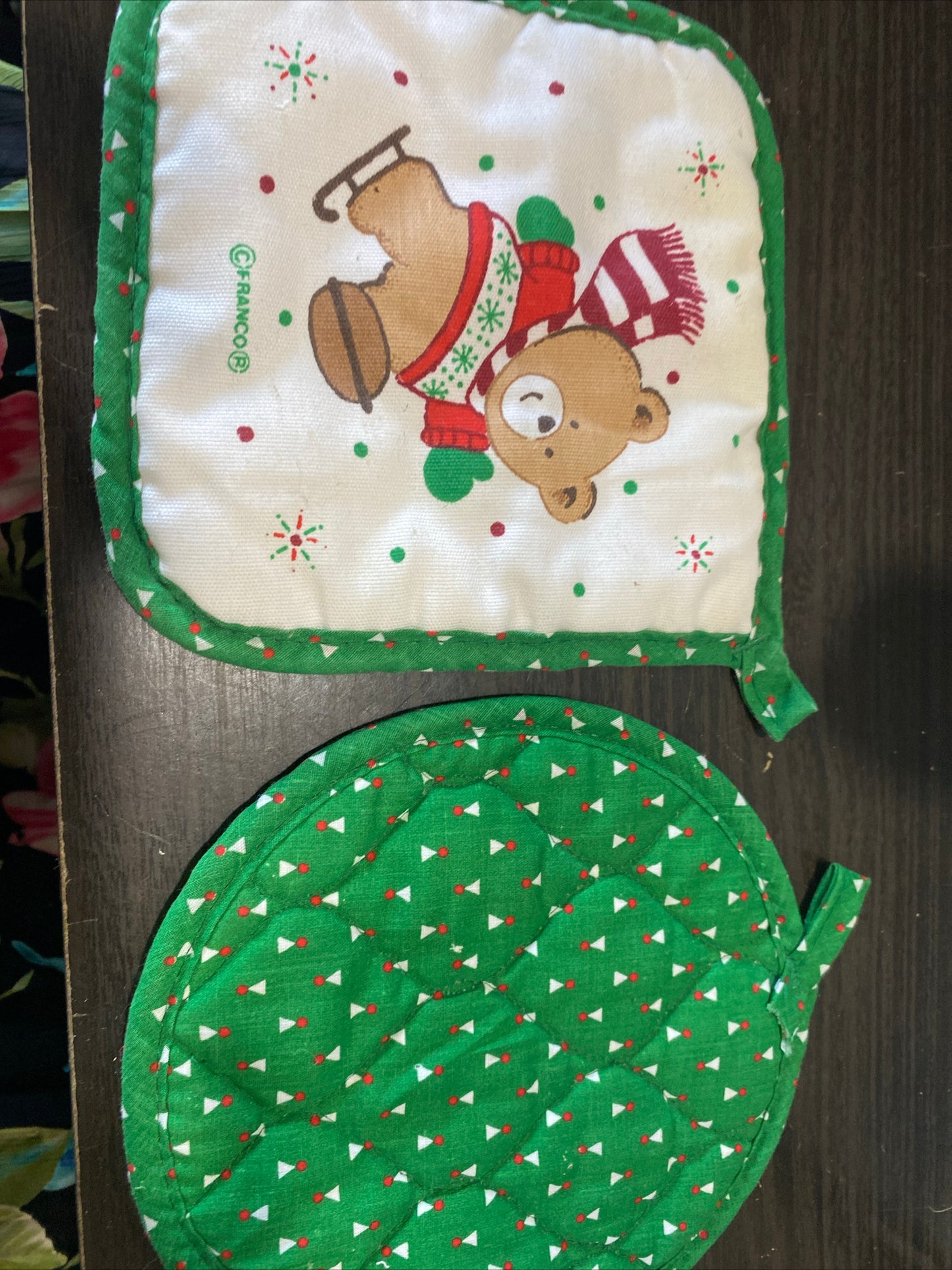 (1479) Xmas teddy bear pot holders