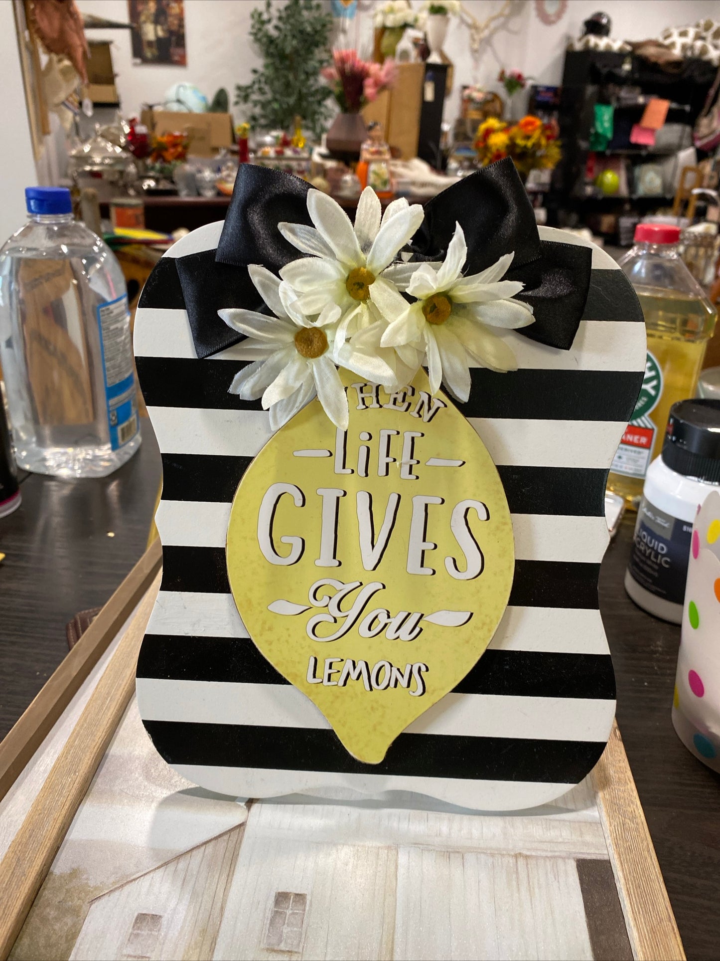 (1507) life gives lemons decor