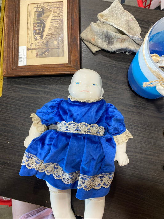 (1682) porcelain baby doll