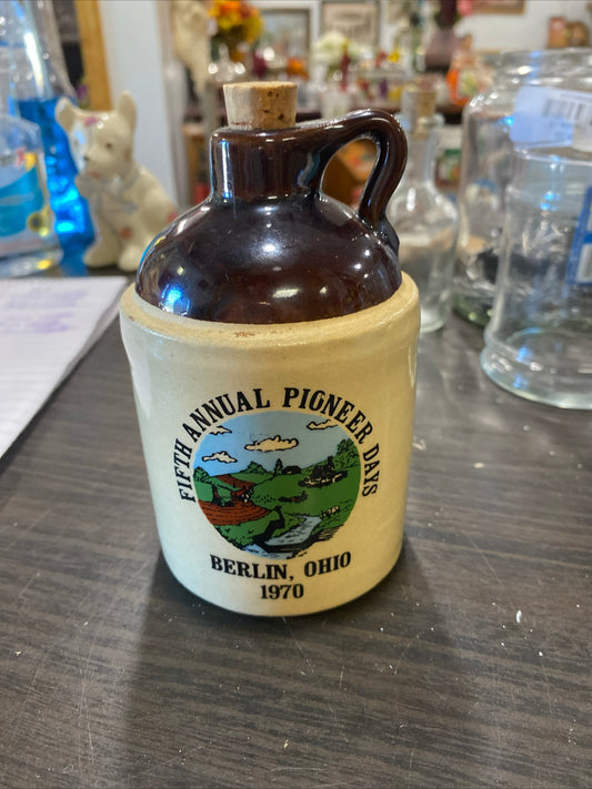 (1790) vintage Berlin Ohio jug