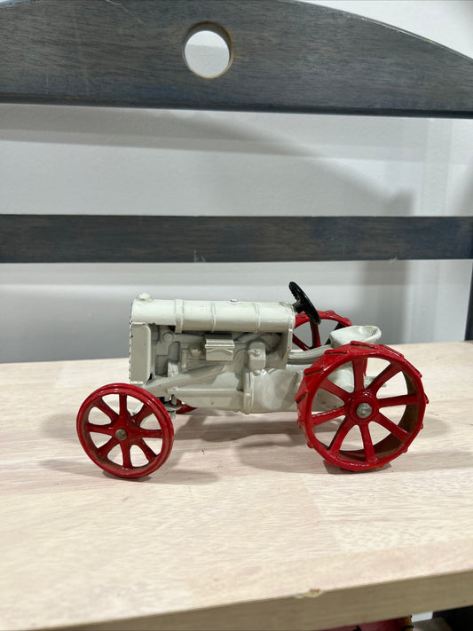 Fordson Diecast tractor -(085)