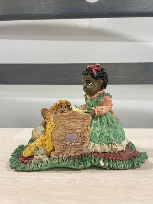 Girl and teddy bear figurine (155)