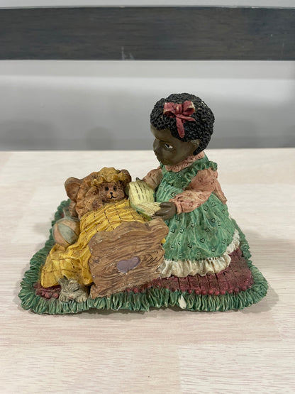 Girl and teddy bear figurine (155)