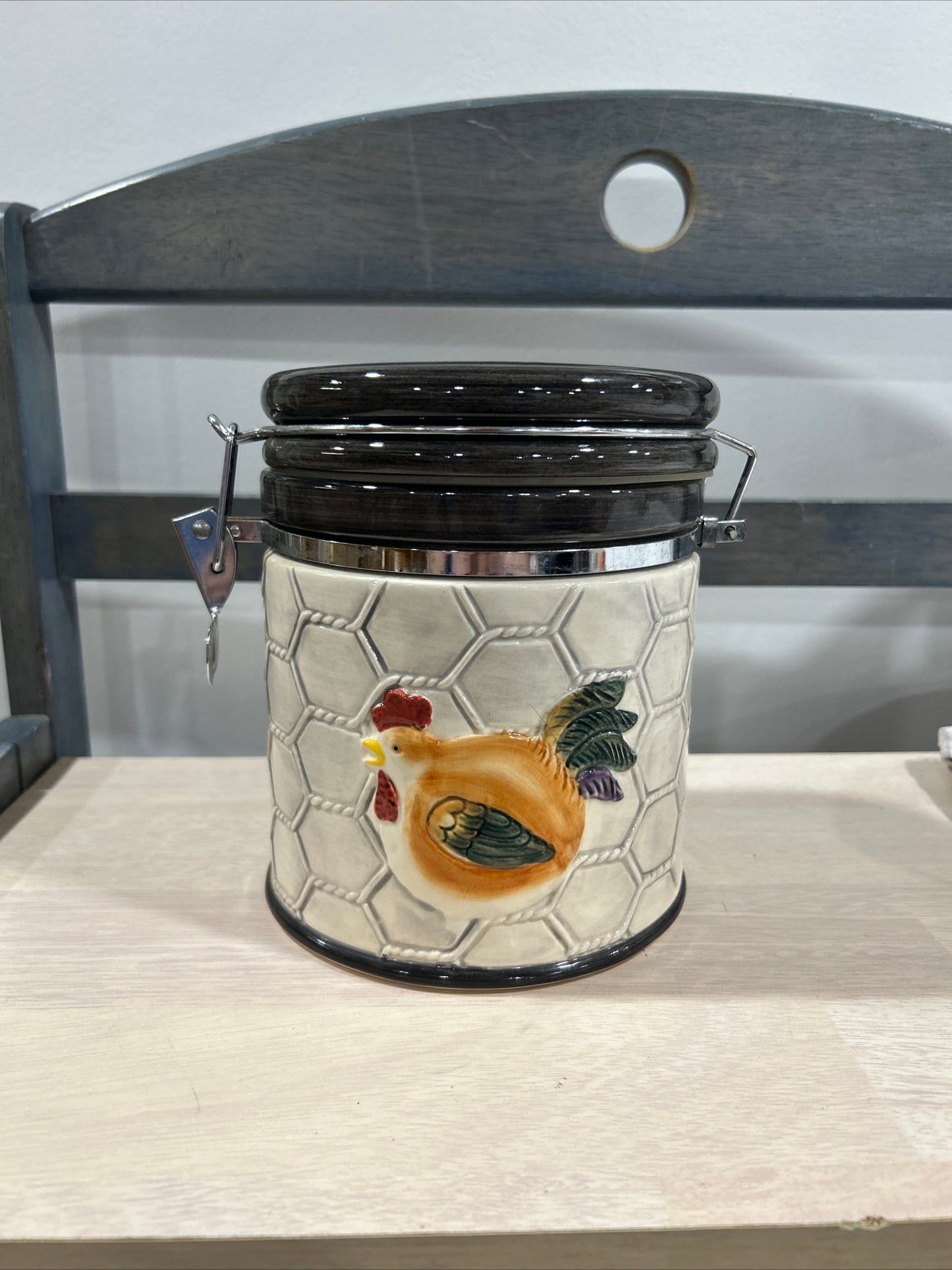 6.5” COUNTRY KITCHEN CANISTER FARM CHICKEN-(268)