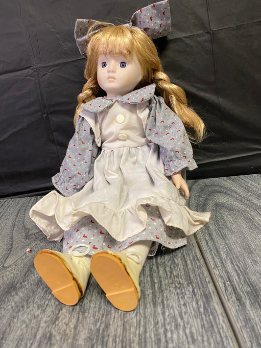 (2003) blonde vintage doll