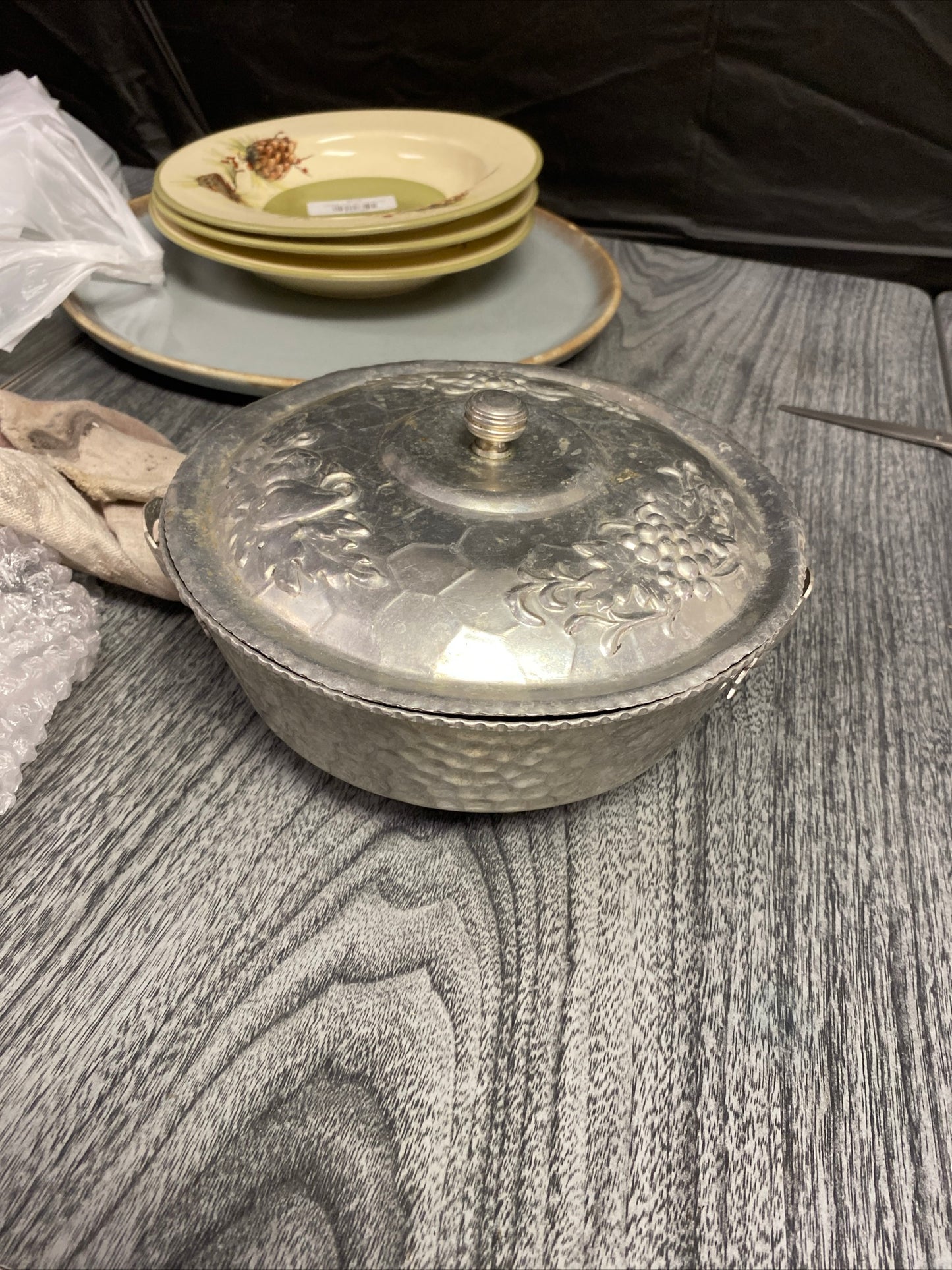 (2030) vintage hammered aluminum casserole dish