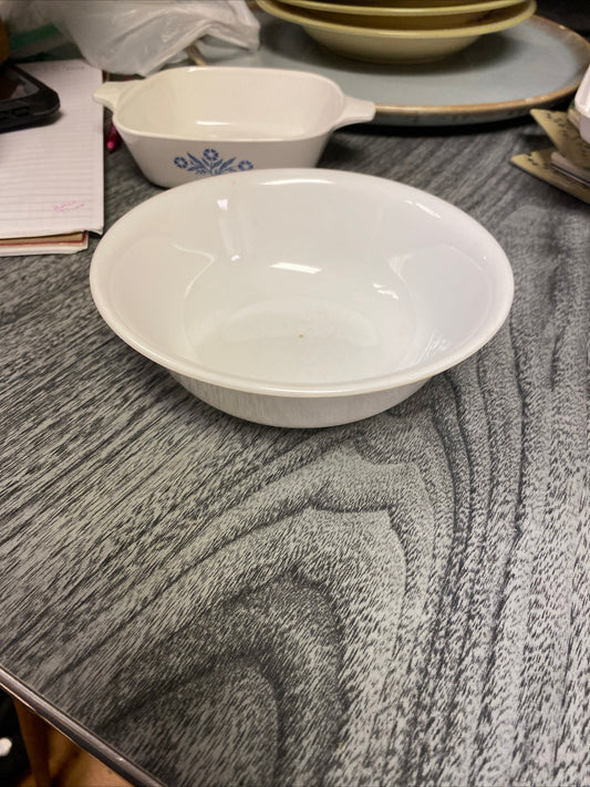 (2036) white serving bowl