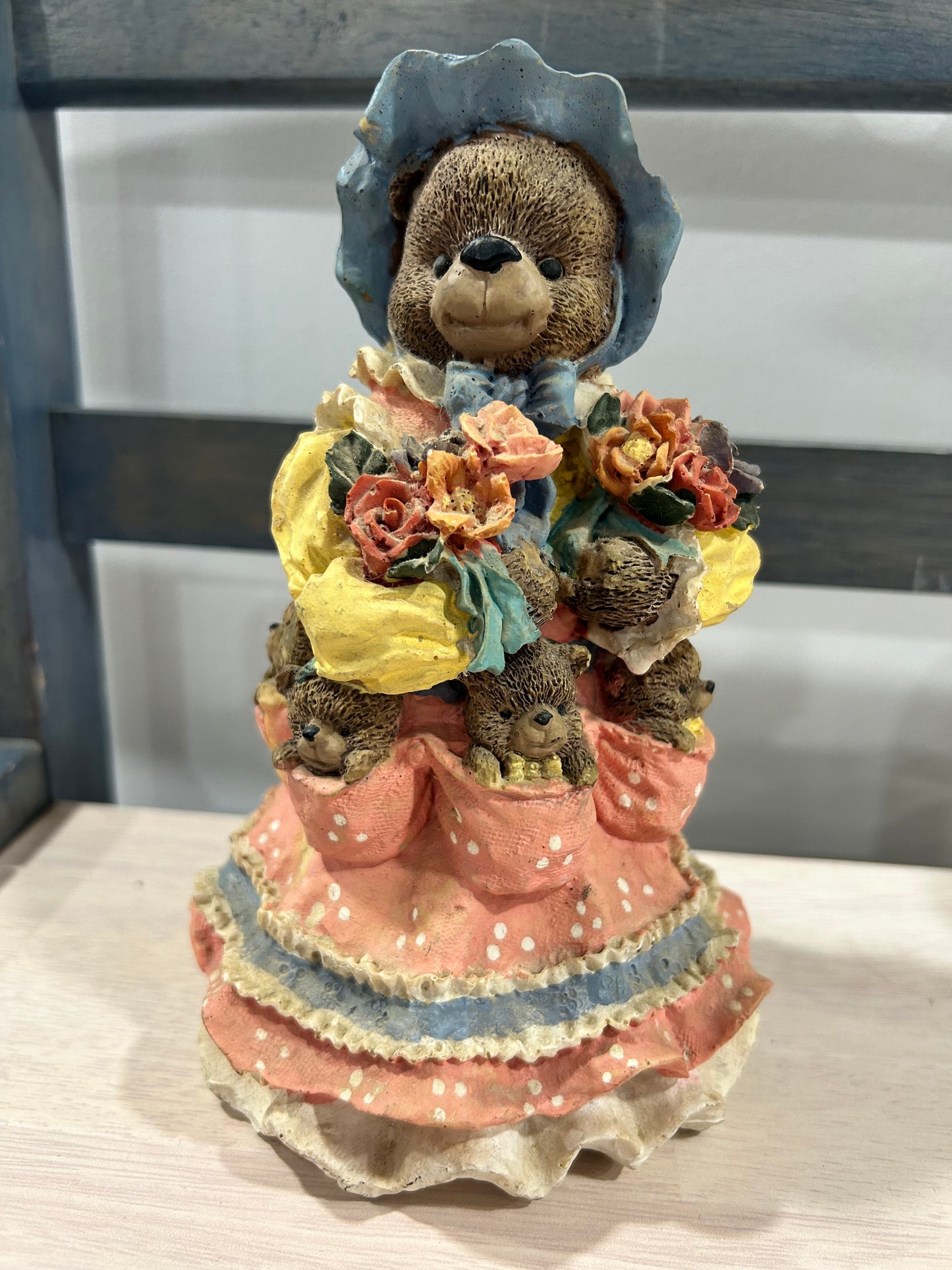 Mama Bear With Roses And 7 Baby Bears In Her Pockets Apron Figurine-(341)