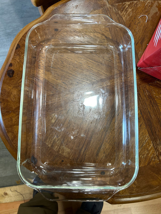 (386) vintage Pyrex baking dish