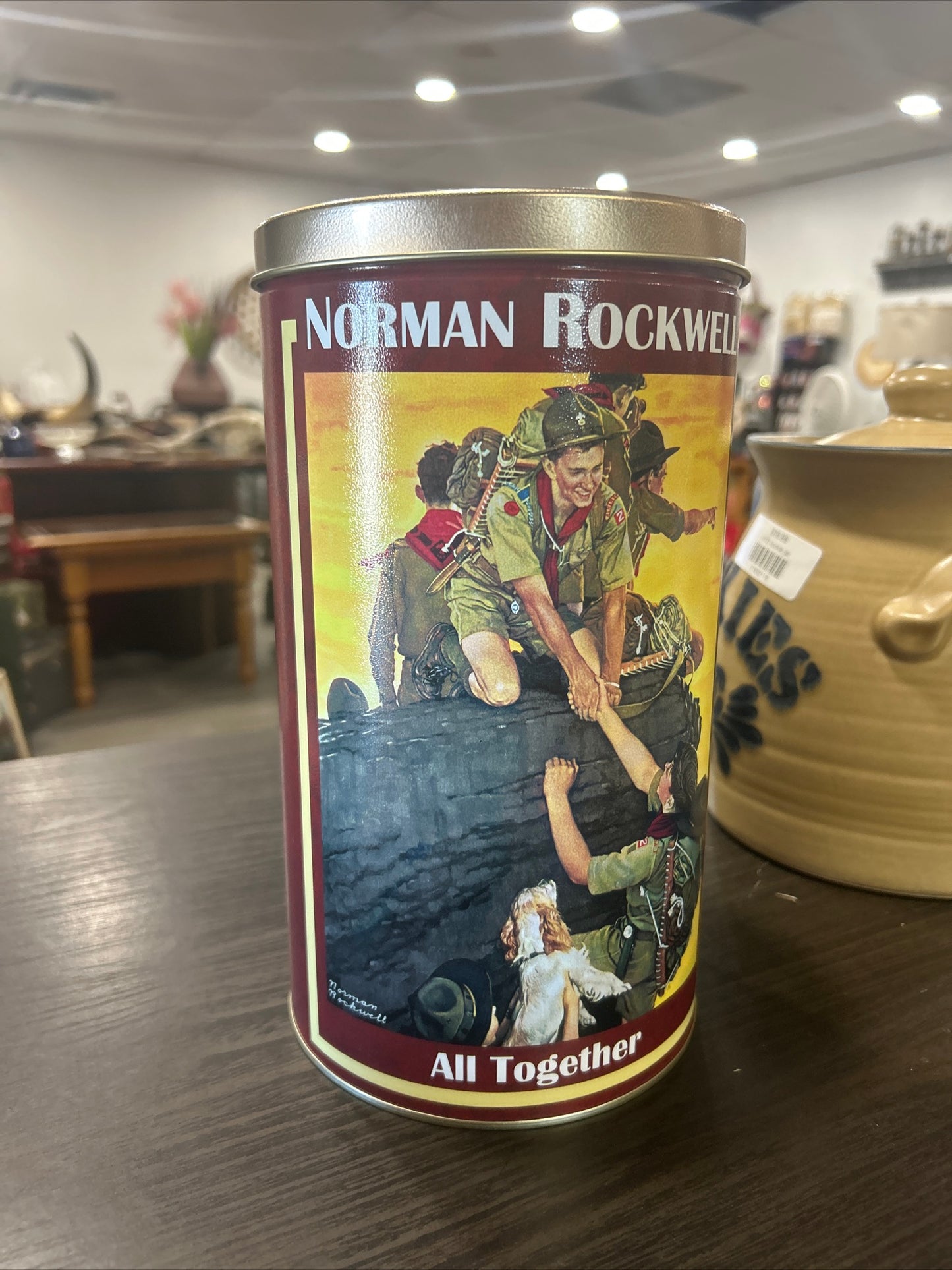 (415) Norman Rockwell popcorn tin