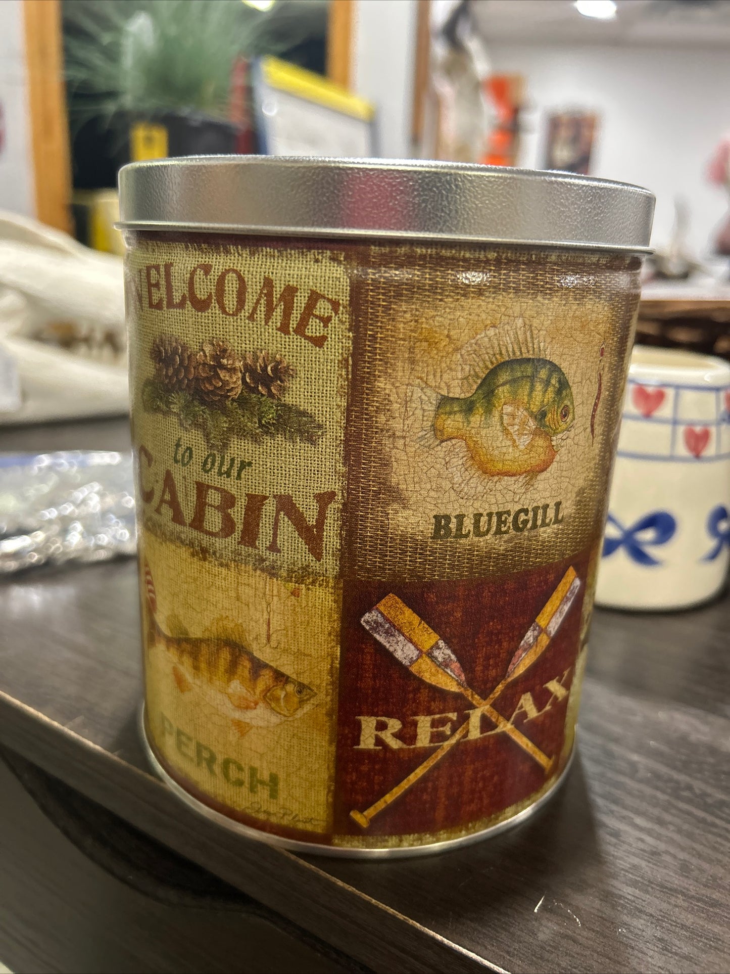 (439) Cabin decor tin