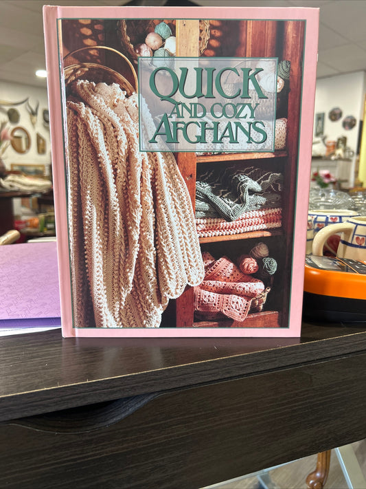 (465) Quick and cozy afghans  Hardcover By Oxmoor House Leisure Arts Crochet Book