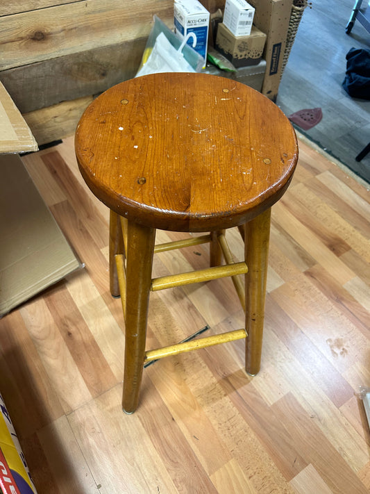 (1488) wooden stool booth #282