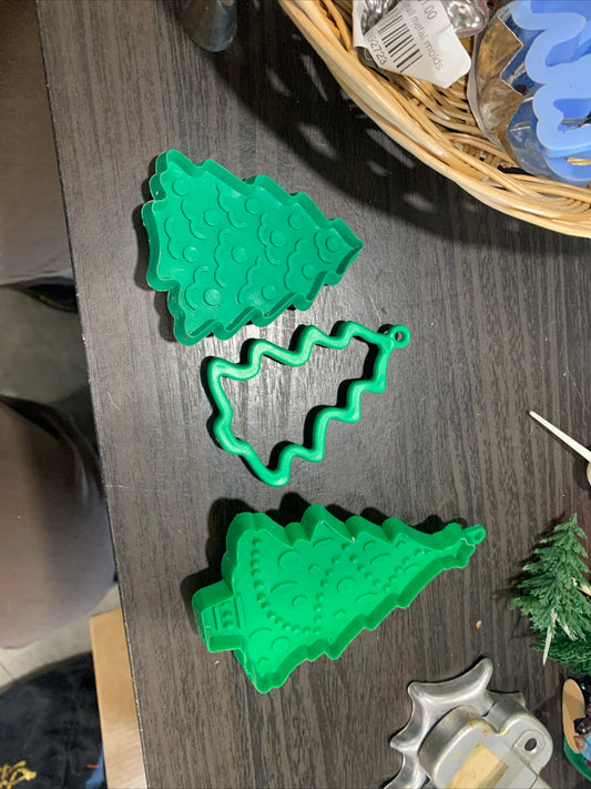 (1274) Xmas tree cookie cutter