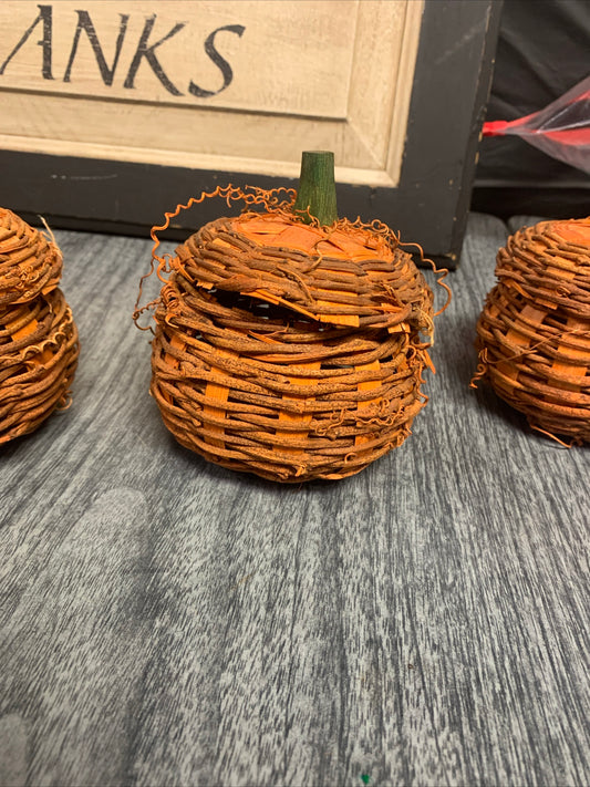 (2049) pumpkin wicker basket