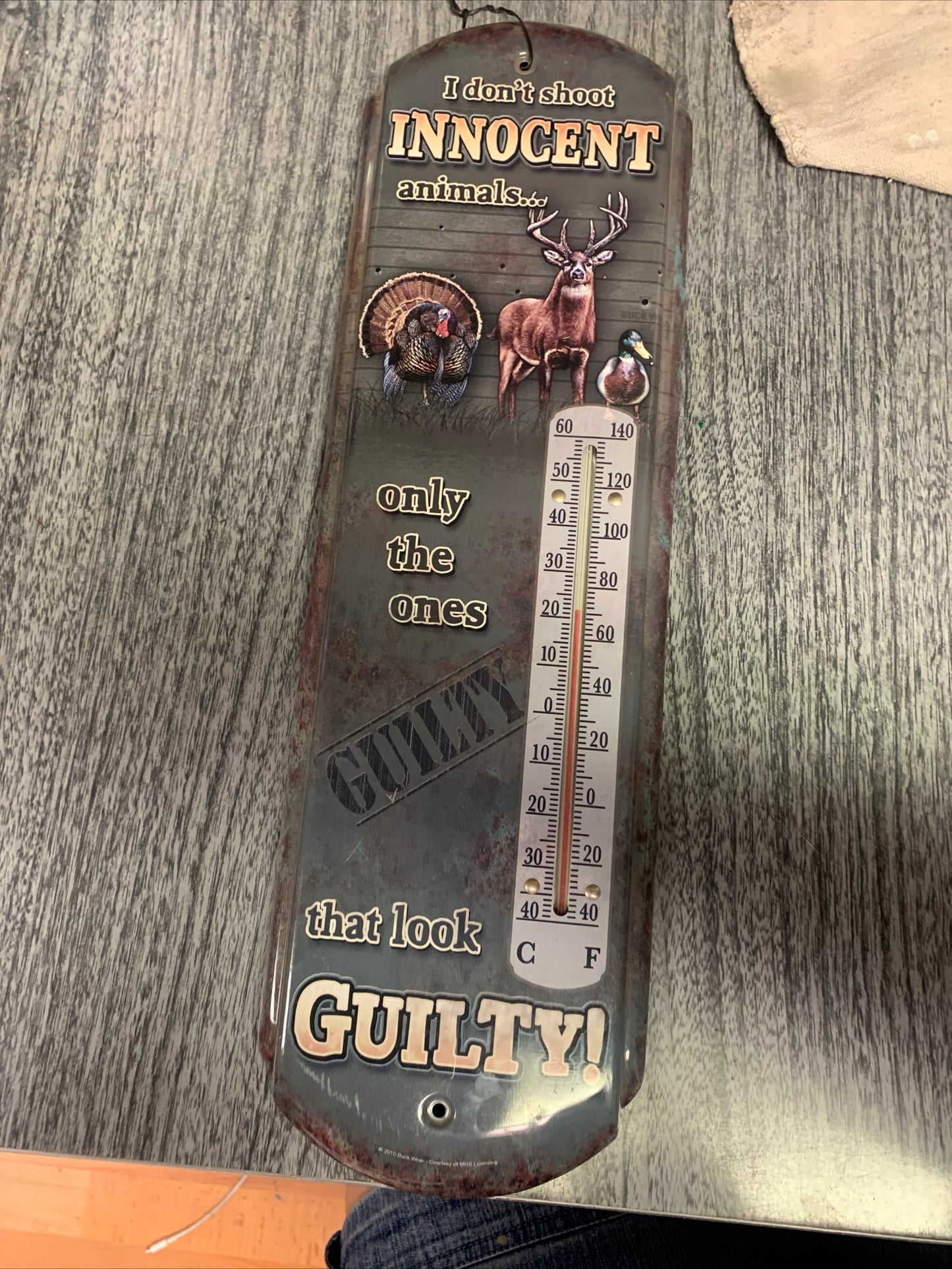 (2077) hunting tin thermometer decor